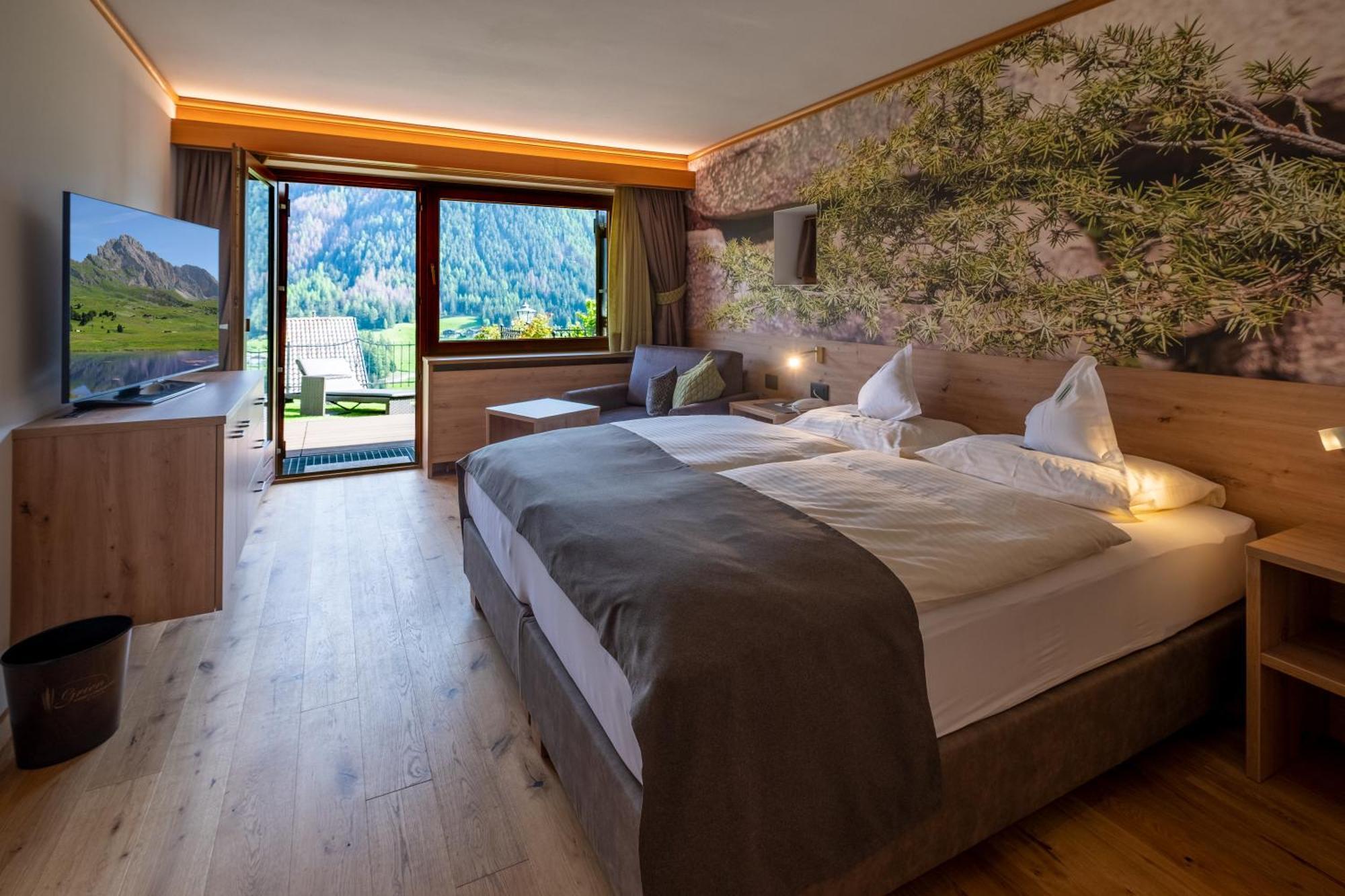 Hotel Grien Urtijëi Dış mekan fotoğraf