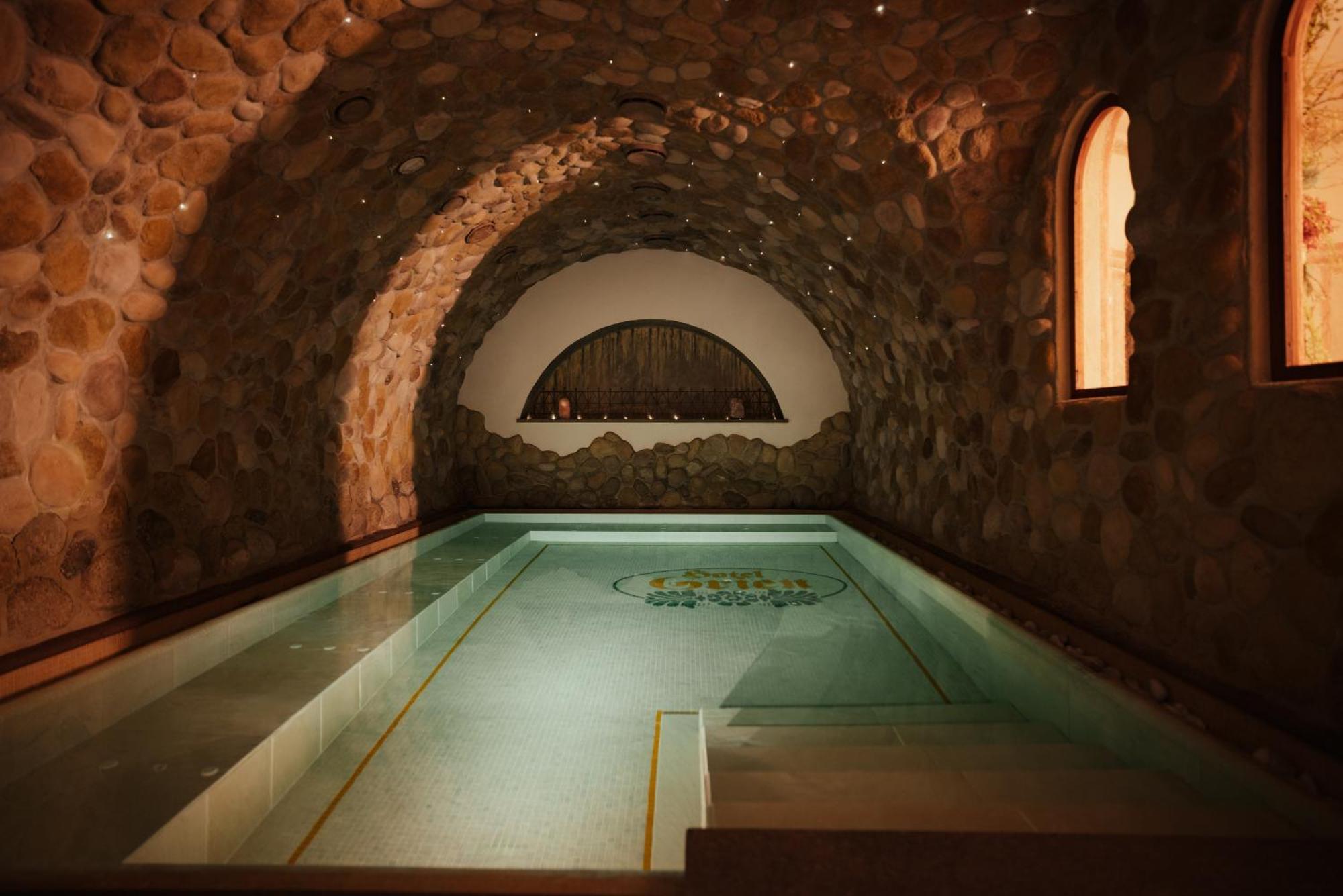 Hotel Grien Urtijëi Dış mekan fotoğraf