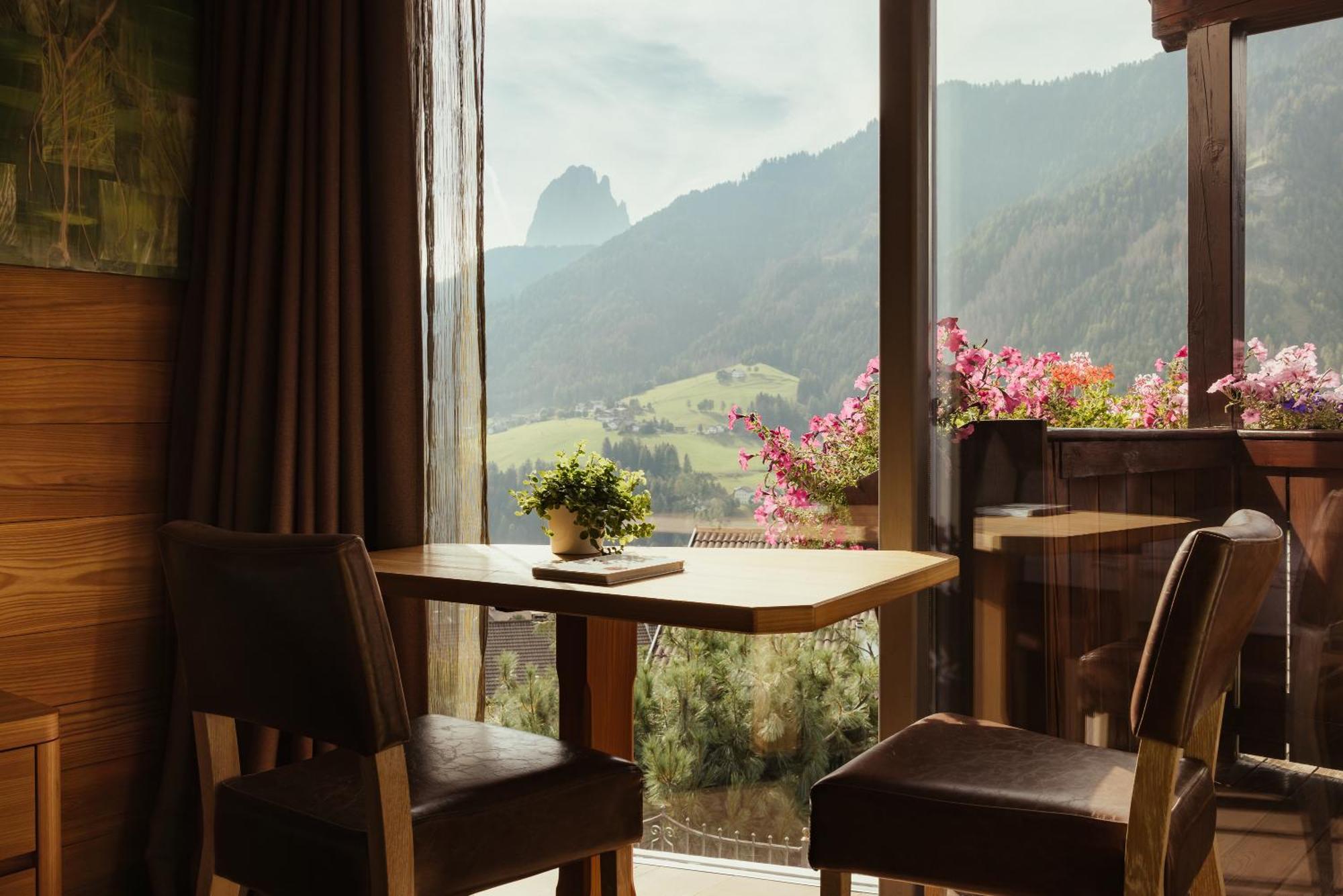 Hotel Grien Urtijëi Dış mekan fotoğraf