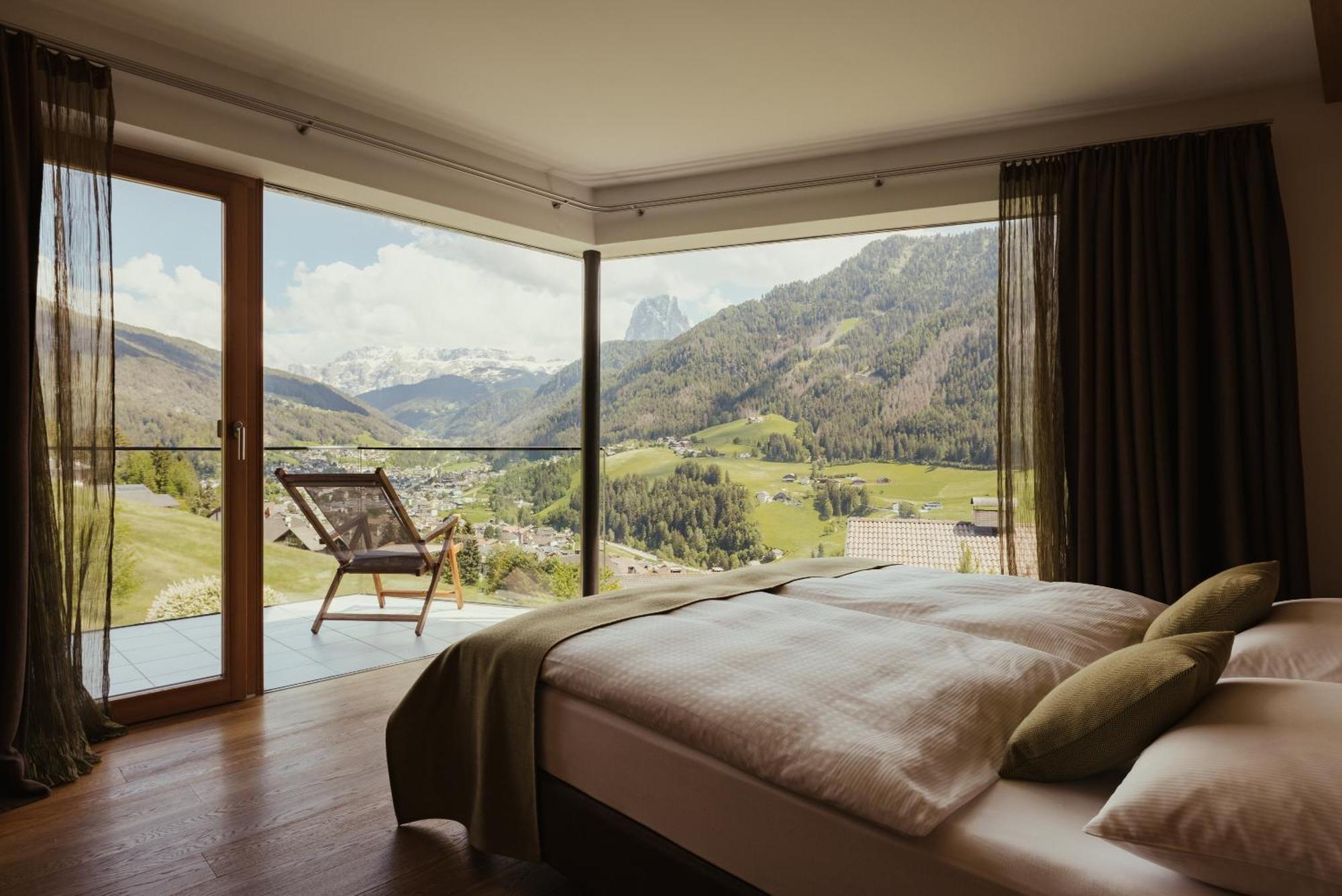 Hotel Grien Urtijëi Dış mekan fotoğraf