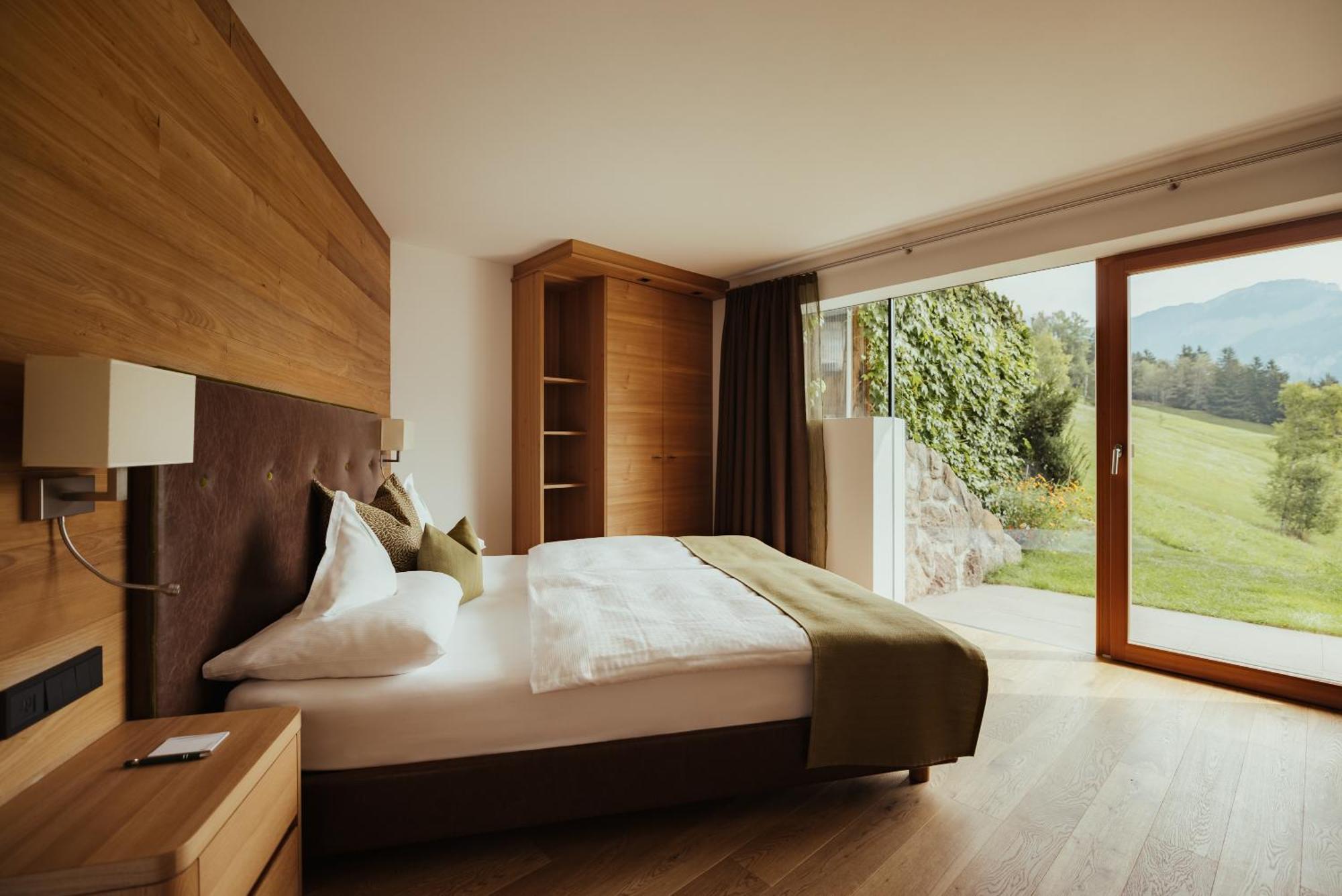 Hotel Grien Urtijëi Dış mekan fotoğraf